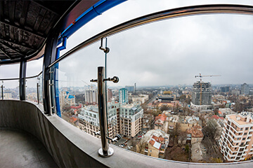 Стеклянное ограждение балкона